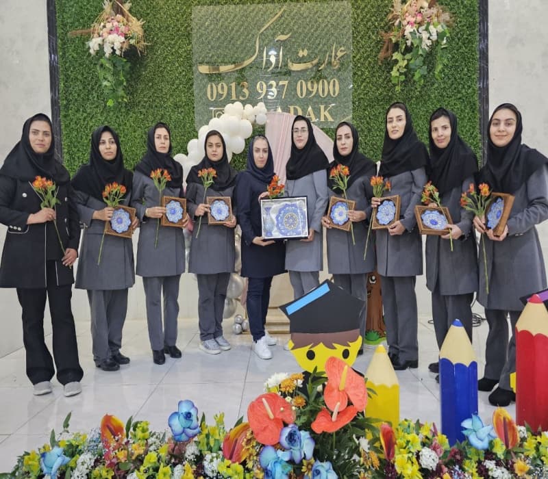 جشن پایان سال و برگزاری برنامه تقدیر از کادر آموزشی مجموعه